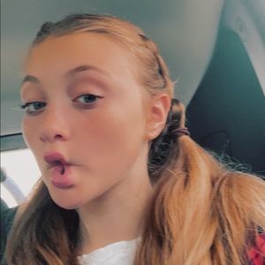 Meet your Posher, Mia